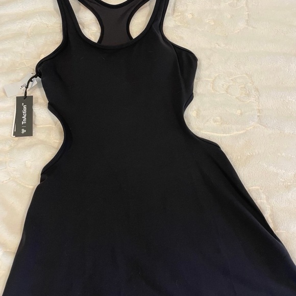 Aritzia Dresses & Skirts - Aritzia Black Surpass Tennis Dress
